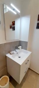 A bathroom at BARBARA Classy Apartment 101