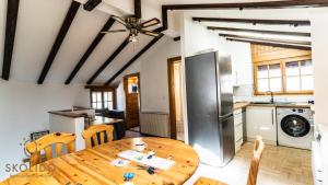 Kuchyň nebo kuchyňský kout v ubytování Gemütliches Ferienhaus Brigerbad