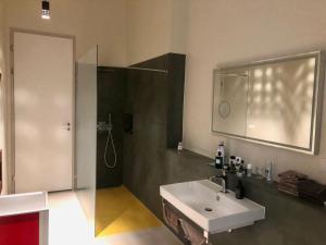 Ένα μπάνιο στο Design Loft in ehemaliger Spinnerei