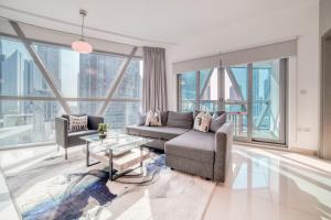 Uma área de estar em Park Towers, DIFC - Mint Stay