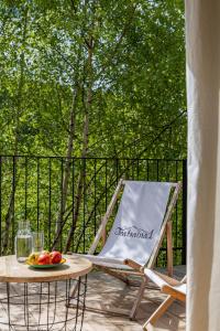 a chair and a table with a bowl of fruit at Teatralna1 in Piechowice