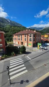 an empty street with a crosswalk in front of buildings at 24A03 Apartamento en plena naturaleza en Arenas de Cabrales in Arenas de Cabrales