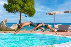 Bazén v ubytování AMASEA Resort nebo v jeho okolí