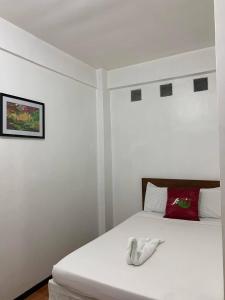 Ein Bett oder Betten in einem Zimmer der Unterkunft Axis Pension Hotel