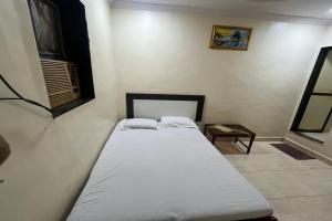 Hotel Grand Skylight tesisinde bir odada yatak veya yataklar