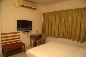 TV a/nebo společenská místnost v ubytování Kings Hotel Egmore