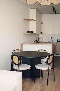 a black table and chairs in a kitchen at Apartamenty Centrum in Krotoszyn