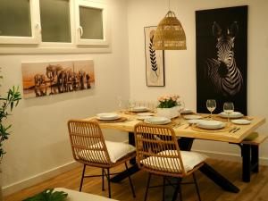 a dining room with a wooden table and chairs at Apartamento en Bilbao in Bilbao