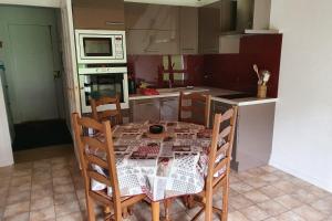 Η κουζίνα ή μικρή κουζίνα στο Le Logis de Pimpi