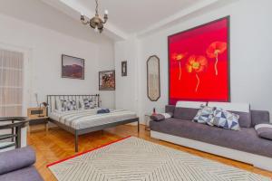 a living room with a couch and a bed at Poppy's Home by the Danube by NW in Budapest