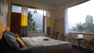 Giường trong phòng chung tại Firefly Hostel