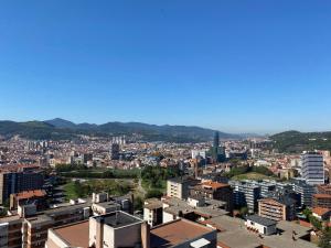 a view of a city with buildings at Apartamento en Bilbao in Bilbao