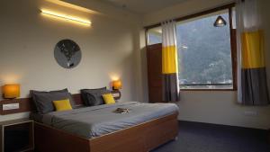 Giường trong phòng chung tại Firefly Hostel