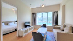 A television and/or entertainment centre at Grand Bay View Hotel
