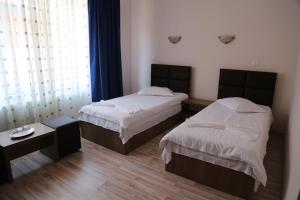 Postel nebo postele na pokoji v ubytování SANTORINI CAMERE DE INCHIRIAT mamaia nord