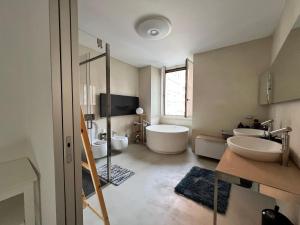 Koupelna v ubytování La casa di Wayne + 25 fotografií