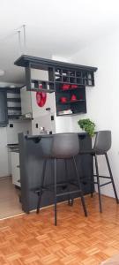 a desk with a chair and a plant in a room at Apartman MINNA2, free parking in Osijek