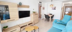 TV/trung tâm giải trí tại Apartamento Sueño de Denia II by DENIA COSTA