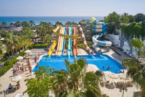 Bazén v ubytování Seaden Sea Planet Resort & Spa nebo v jeho okolí