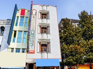 Bangunan di mana terletaknya hotel +29 gambar