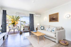 a living room with a couch and a table at Apartamento Atlanta in Puerto de la Cruz