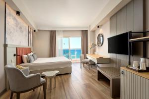 Postel nebo postele na pokoji v ubytování Seaden Sea Planet Resort & Spa