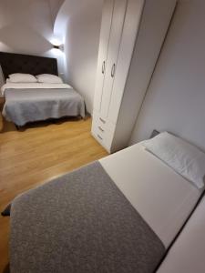 Postel nebo postele na pokoji v ubytování Osijek Heritage Centar