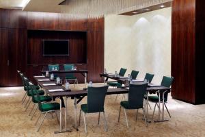 Área de negócios e/ou sala de conferências em Southern Sun Abu Dhabi mais 37 fotos