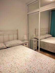 Casa Sevilla tesisinde bir odada yatak veya yataklar