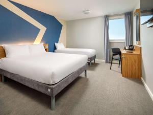 Postel nebo postele na pokoji v ubytování ibis budget London Heathrow Central