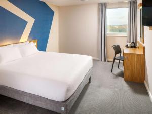 Postel nebo postele na pokoji v ubytování ibis budget London Heathrow Central