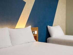 Postel nebo postele na pokoji v ubytování ibis budget London Heathrow Central