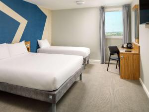 Postel nebo postele na pokoji v ubytování ibis budget London Heathrow Central