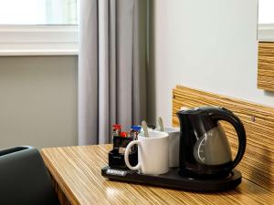 Příslušenství pro přípravu čaje a kávy v ubytování ibis budget London Heathrow Central