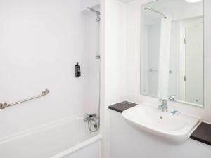 Koupelna v ubytování ibis budget London Heathrow Central