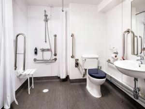 Koupelna v ubytování ibis budget London Heathrow Central