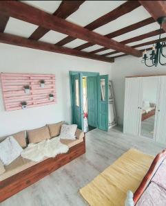 Posezení v ubytování Tulipános Vendégház + 18 fotografií