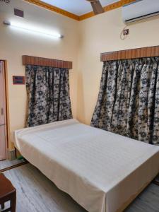 Postel nebo postele na pokoji v ubytování Kanan Villa