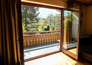 a sliding glass door with a view of a balcony at Apartment Gartnerkofelblick in Hermagor