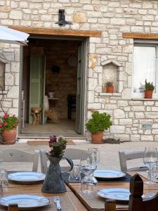 Patio nebo venkovní prostory v ubytování ELÉA Guesthouse himare