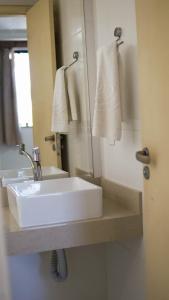 Bilik mandi di Hotel Bizzon