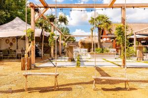 a swing in a yard with a restaurant at Brabantse Hoeve in Volkel