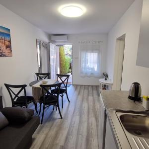 a kitchen and living room with a table and chairs at Pepa Zg in Zagreb
