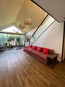 a living room with a red couch in the middle at 伊豆RONG in Ito