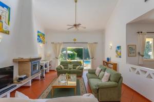 Χώρος καθιστικού στο Villa Amore - Only a 5 minutes walk to the beach