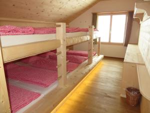 Postel nebo postele na pokoji v ubytování Bärghuis Jochpass - Alpine Hideaway - 2222müM