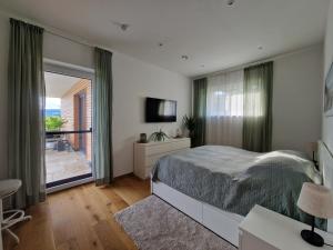 Postel nebo postele na pokoji v ubytování Traumhaus in den Weinbergen - max 8 Personen - mit Self-Check-in + 37 fotografií