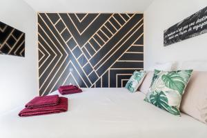 מיטה או מיטות בחדר ב-Le Stanny - 2 lits - 4 pers' - parking - Streaming