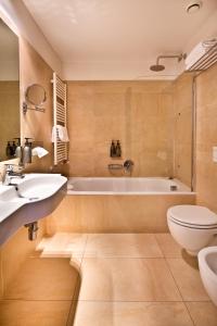 Bathroom sa TH Assisi - Hotel Cenacolo
