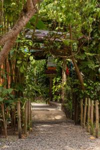 a garden with a wooden fence and trees at Villa Residencial Encantos Da Mata in Itacaré